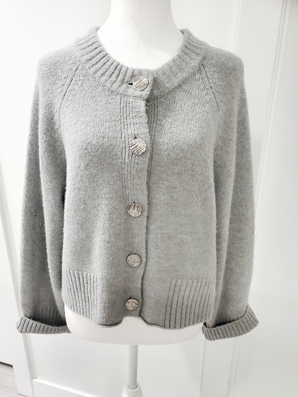 Minimalist Light Grey Ribbed Knit Cardigan Sweater with Hammered Buttons - Picture 4 of 6
